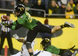 Oregon scores 29 unanswered points to seal victory over Cal