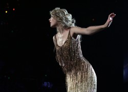 Concert review: Taylor Swift brings down the house