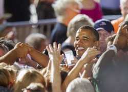 Obama criticizes Romney’s plan, talks taxes in Iowa