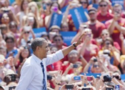 Obama embraces student support during campus visit